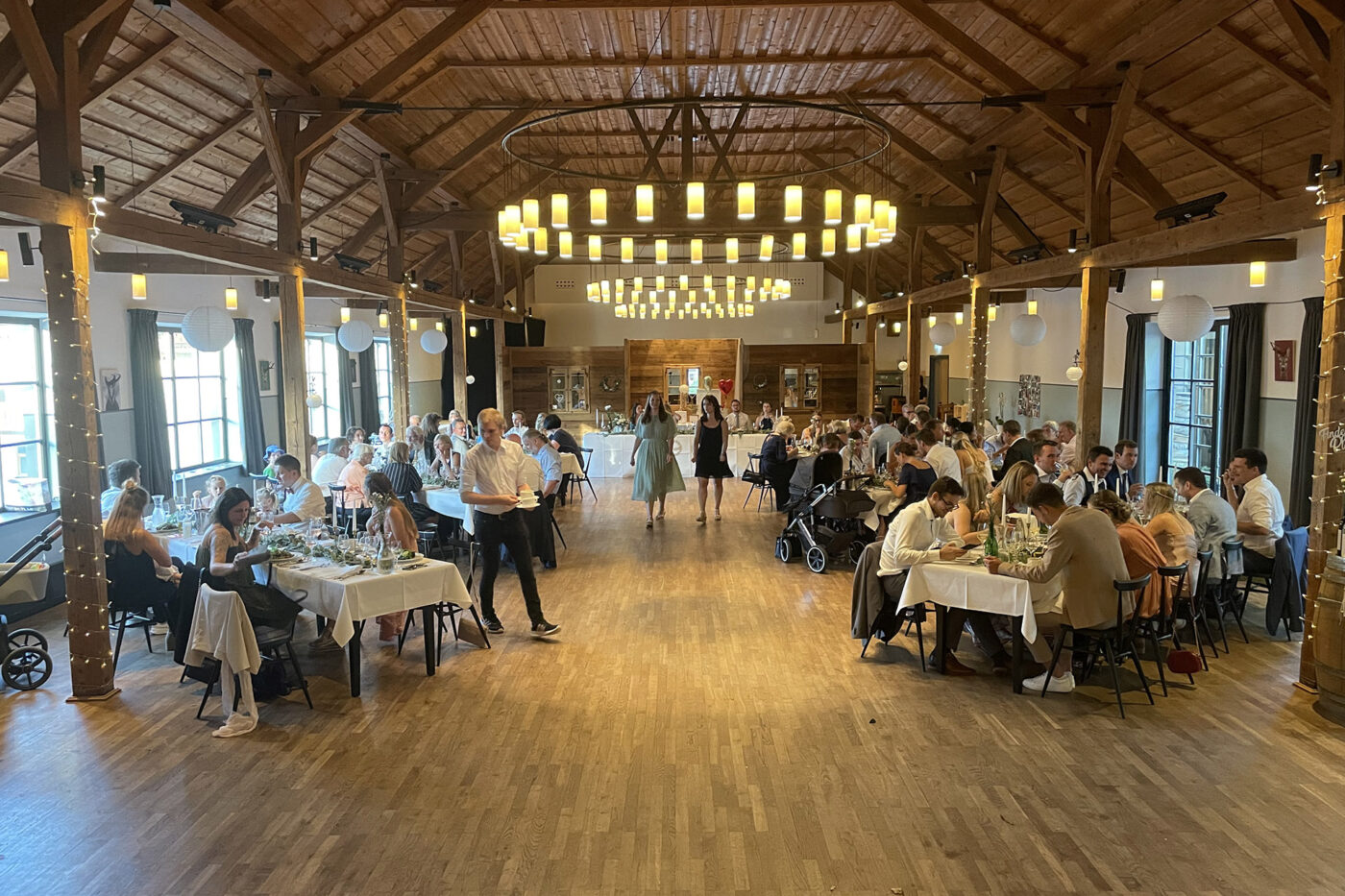 Hochzeitsfeier im Festsaal des Chiemseer Wirtshaus am Chiemsee