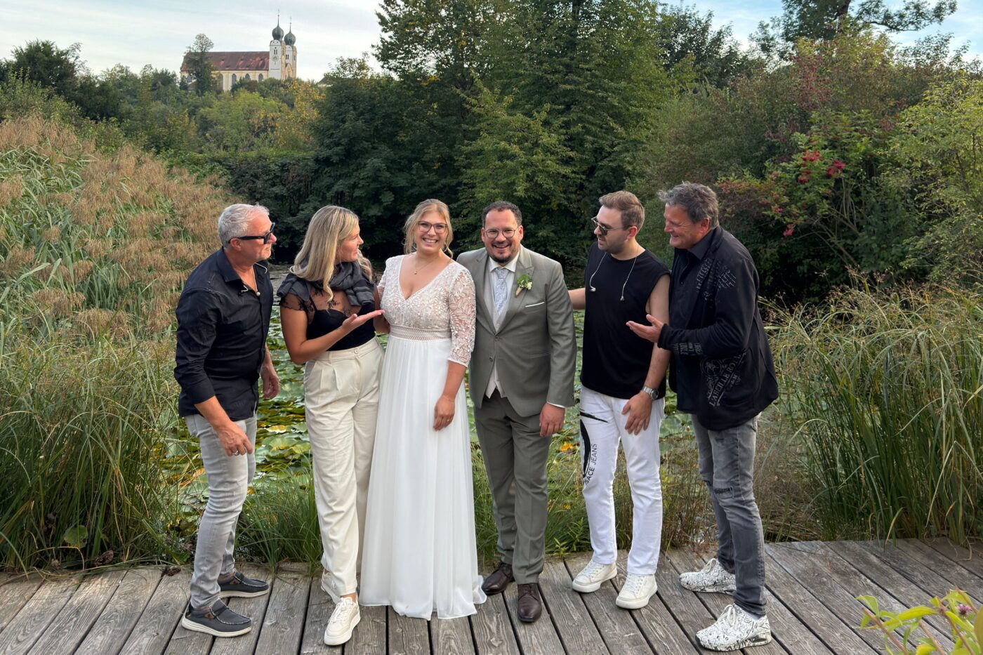 JAMES BAND mit Brautpaar – Hochzeitsband aus Rosenheim